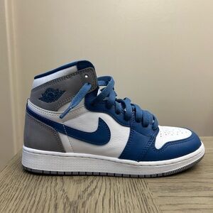 Nike Air Jordan 1 Retro barely worn